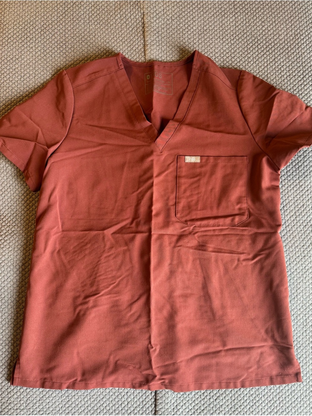 Figs dark cherry Catarina one pocket scrub top